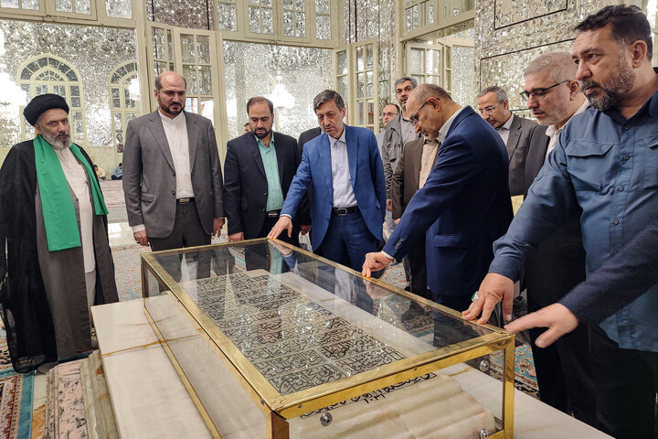 جلسه شورای معاونین و مدیران ستاد اجرایی فرمان امام در حرم امام رضا(ع)