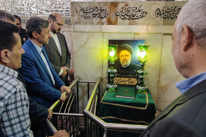 جلسه شورای معاونین و مدیران ستاد اجرایی فرمان امام در حرم امام رضا(ع)