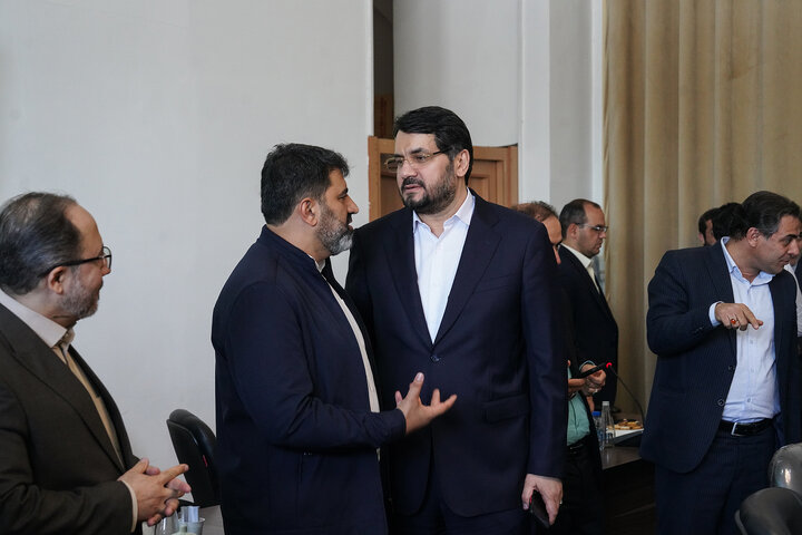 جلسه شورای معاونین و مدیران ستاد اجرایی فرمان امام در حرم امام رضا(ع)