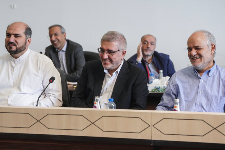 جلسه شورای معاونین و مدیران ستاد اجرایی فرمان امام در حرم امام رضا(ع)