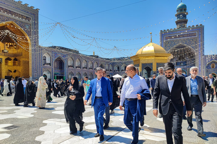 جلسه شورای معاونین و مدیران ستاد اجرایی فرمان امام در حرم امام رضا(ع)