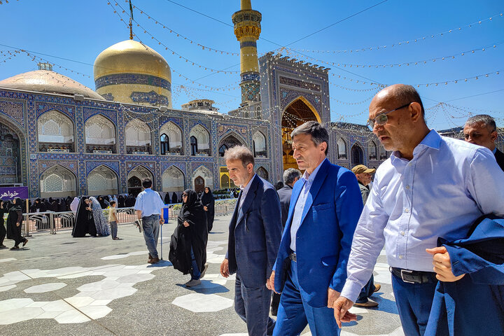 جلسه شورای معاونین و مدیران ستاد اجرایی فرمان امام در حرم امام رضا(ع)