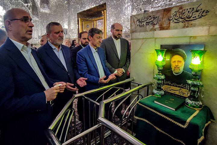 جلسه شورای معاونین و مدیران ستاد اجرایی فرمان امام در حرم امام رضا(ع)