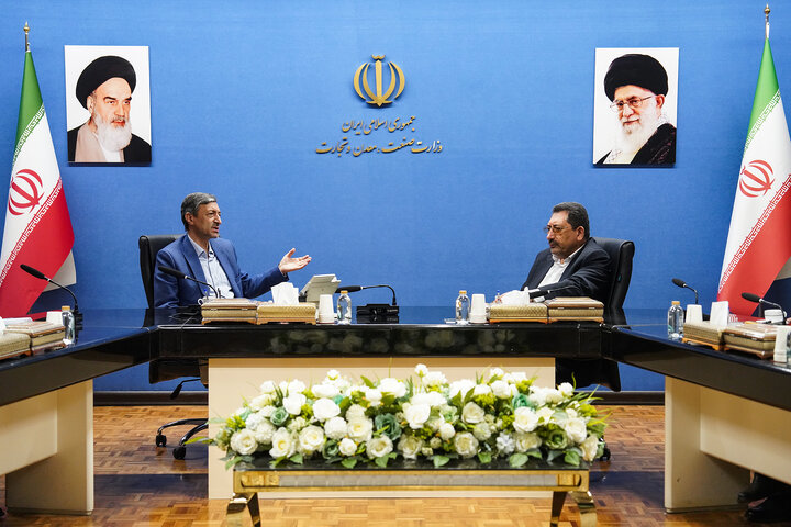 دیدار رئیس ستاد اجرایی فرمان امام با وزیر صنعت، معدن و تجارت