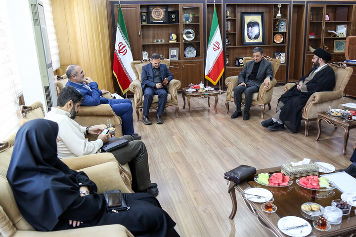 دیدار سید پرویز فتاح رئیس ستاد اجرایی فرمان امام با حجت الاسلام سید مصطفی حسینی نماینده ولی فقیه و امام جمعه زنجان و سید محسن صادقی استاندار زنجان  