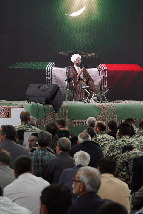 حضور رئیس ستاد اجرایی فرمان امام در مراسم گرامیداشت شهدای خدمت در تبریز