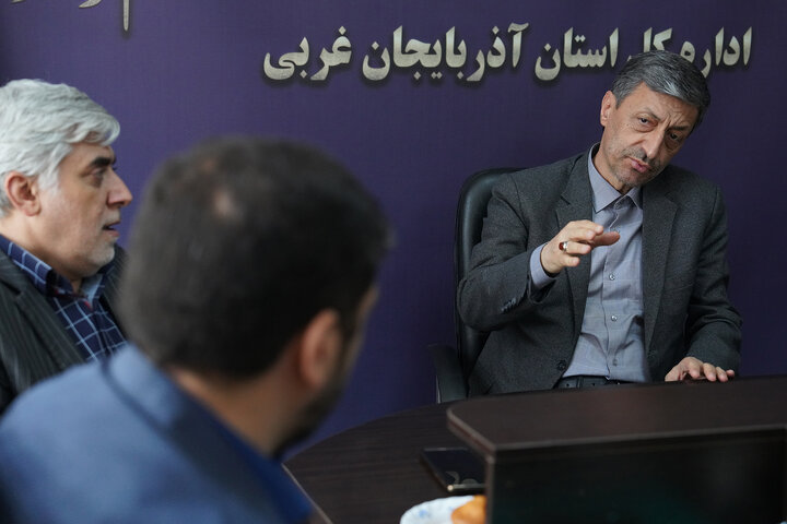 جلسه سید پرویز فتاح رئیس ستاد اجرایی فرمان امام با مدیران ستاد اجرایی فرمان امام در استان آذربایجان غربی