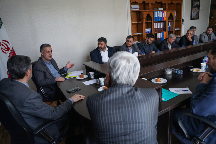 جلسه سید پرویز فتاح رئیس ستاد اجرایی فرمان امام با مدیران ستاد اجرایی فرمان امام در استان آذربایجان غربی