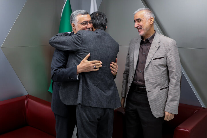 آیین رونمایی از ٢٣ محصول دارویی جدید در گروه سلامت و دارویی برکت