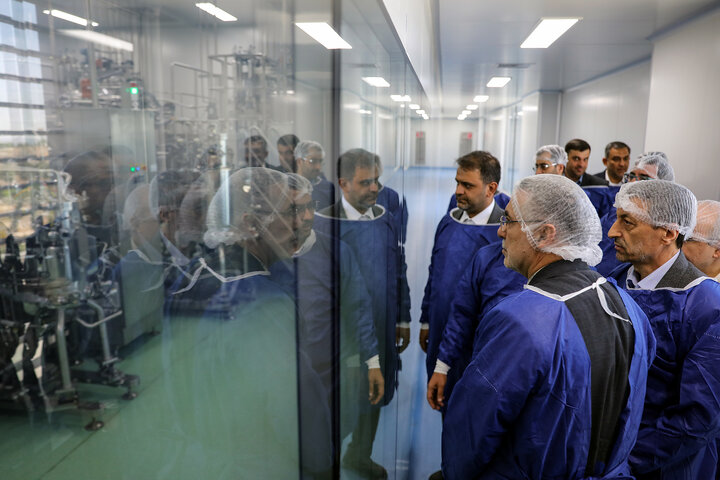 آیین رونمایی از ٢٣ محصول دارویی جدید در گروه سلامت و دارویی برکت