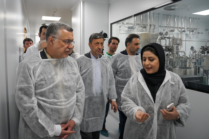 آیین رونمایی از ٢٣ محصول دارویی جدید در گروه سلامت و دارویی برکت