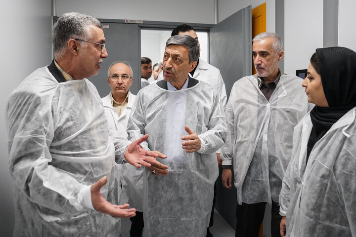 آیین رونمایی از ٢٣ محصول دارویی جدید در گروه سلامت و دارویی برکت