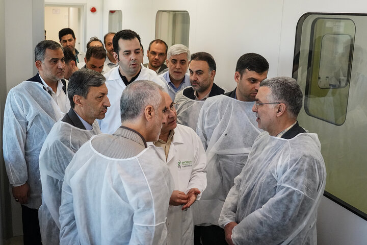 آیین رونمایی از ٢٣ محصول دارویی جدید در گروه سلامت و دارویی برکت