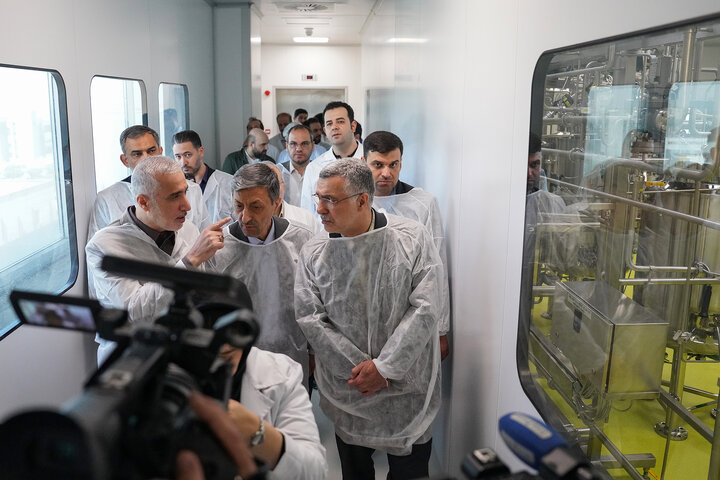 آیین رونمایی از ٢٣ محصول دارویی جدید در گروه سلامت و دارویی برکت