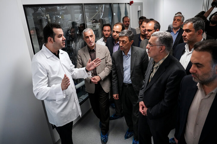 آیین رونمایی از ٢٣ محصول دارویی جدید در گروه سلامت و دارویی برکت