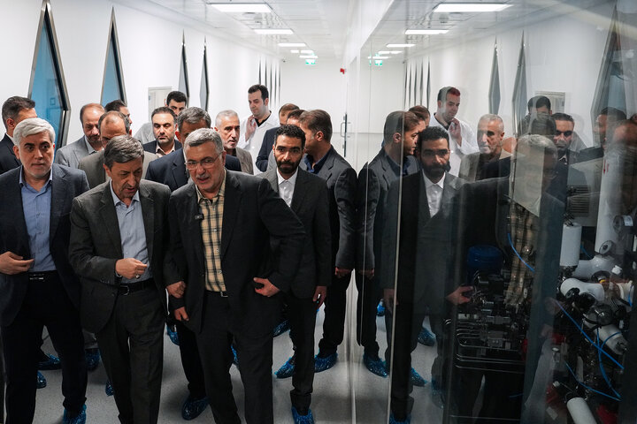 آیین رونمایی از ٢٣ محصول دارویی جدید در گروه سلامت و دارویی برکت