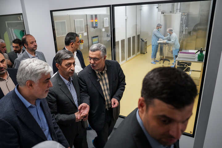 آیین رونمایی از ٢٣ محصول دارویی جدید در گروه سلامت و دارویی برکت