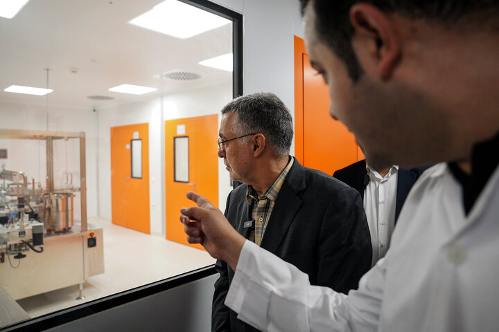 آیین رونمایی از ٢٣ محصول دارویی جدید در گروه سلامت و دارویی برکت