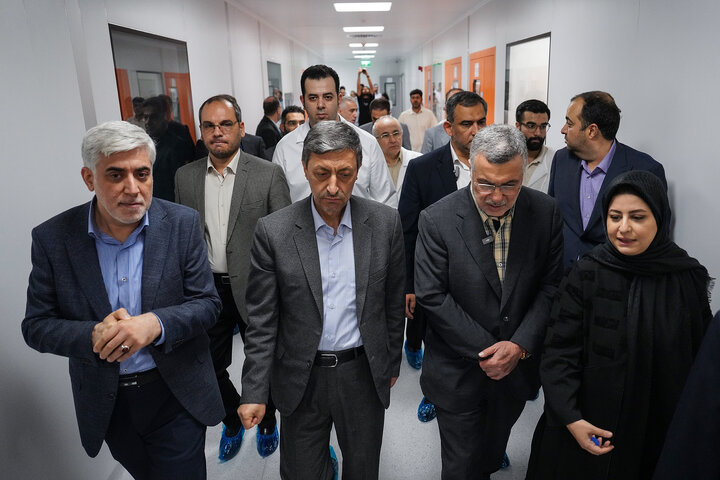 آیین رونمایی از ٢٣ محصول دارویی جدید در گروه سلامت و دارویی برکت