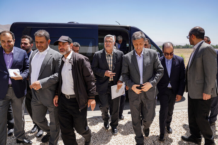 بازدید رئیس ستاد اجرایی فرمان امام و وزیر بهداشت از باغ موزه گیاهان دارویی