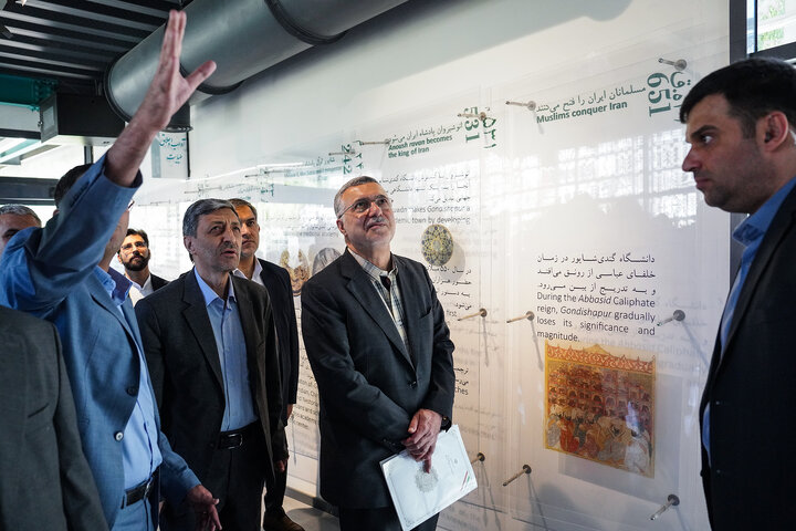 بازدید رئیس ستاد اجرایی فرمان امام و وزیر بهداشت از باغ موزه گیاهان دارویی