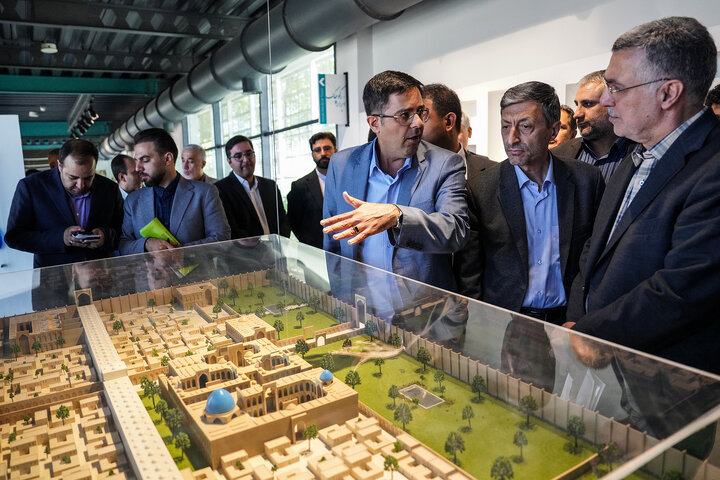 بازدید رئیس ستاد اجرایی فرمان امام و وزیر بهداشت از باغ موزه گیاهان دارویی