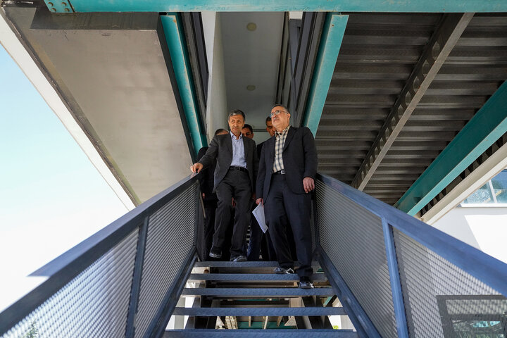 بازدید رئیس ستاد اجرایی فرمان امام و وزیر بهداشت از باغ موزه گیاهان دارویی