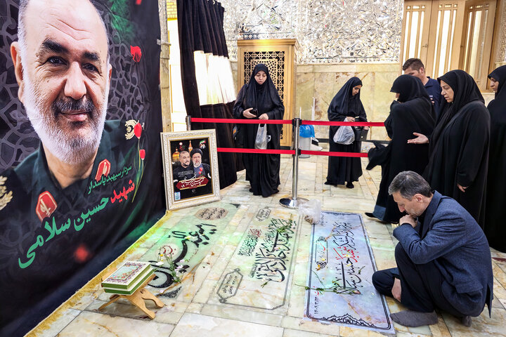 حضور رئیس ستاد اجرایی فرمان امام بر مزار شهدای حملات رژیم صهیونیستی