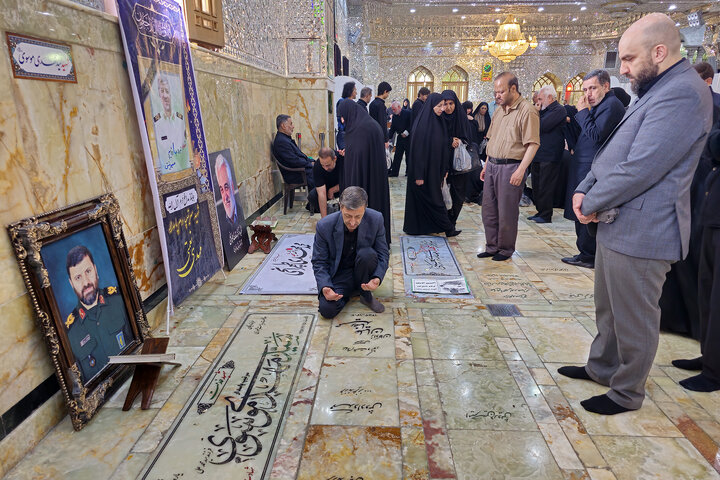 حضور رئیس ستاد اجرایی فرمان امام بر مزار شهدای حملات رژیم صهیونیستی