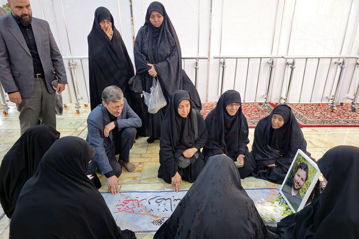 حضور رئیس ستاد اجرایی فرمان امام بر مزار شهدای حملات رژیم صهیونیستی