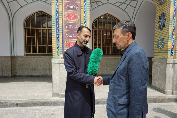 حضور رئیس ستاد اجرایی فرمان امام بر مزار شهدای حملات رژیم صهیونیستی