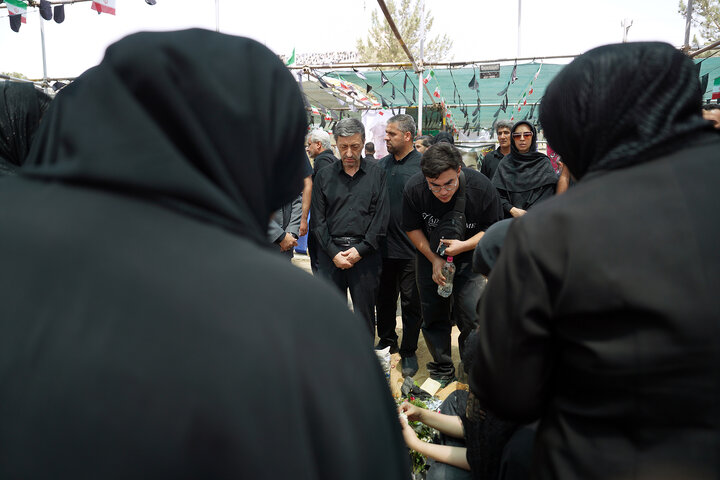 حضور رئیس ستاد اجرایی فرمان امام بر مزار شهدای حملات رژیم صهیونیستی