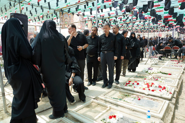 حضور رئیس ستاد اجرایی فرمان امام بر مزار شهدای حملات رژیم صهیونیستی