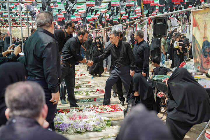 حضور رئیس ستاد اجرایی فرمان امام بر مزار شهدای حملات رژیم صهیونیستی