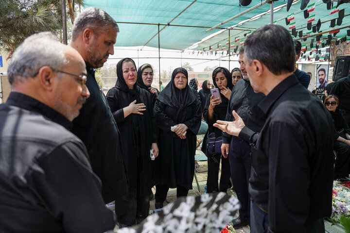 حضور رئیس ستاد اجرایی فرمان امام بر مزار شهدای حملات رژیم صهیونیستی