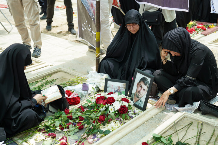 حضور رئیس ستاد اجرایی فرمان امام بر مزار شهدای حملات رژیم صهیونیستی