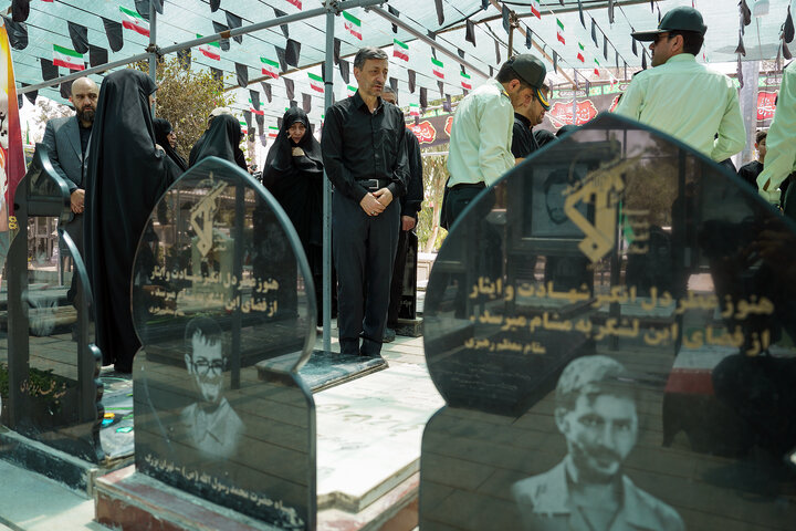 حضور رئیس ستاد اجرایی فرمان امام بر مزار شهدای حملات رژیم صهیونیستی