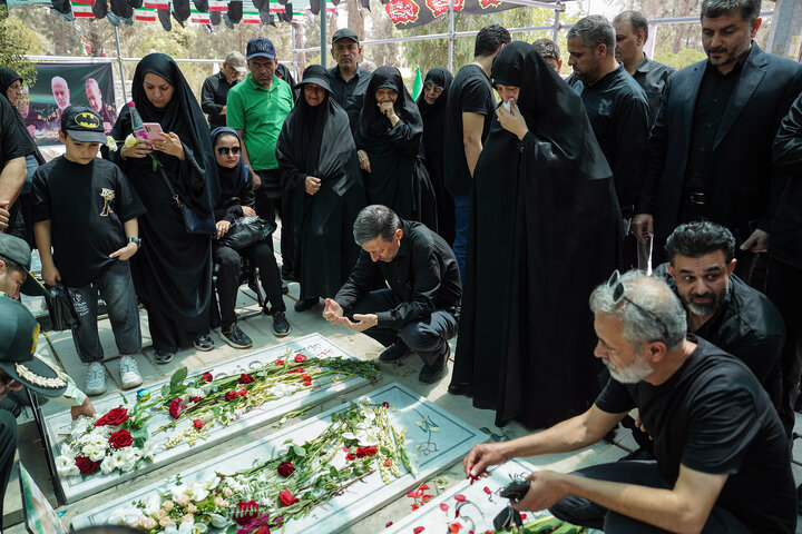 حضور رئیس ستاد اجرایی فرمان امام بر مزار شهدای حملات رژیم صهیونیستی