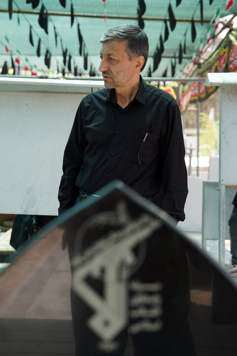 حضور رئیس ستاد اجرایی فرمان امام بر مزار شهدای حملات رژیم صهیونیستی