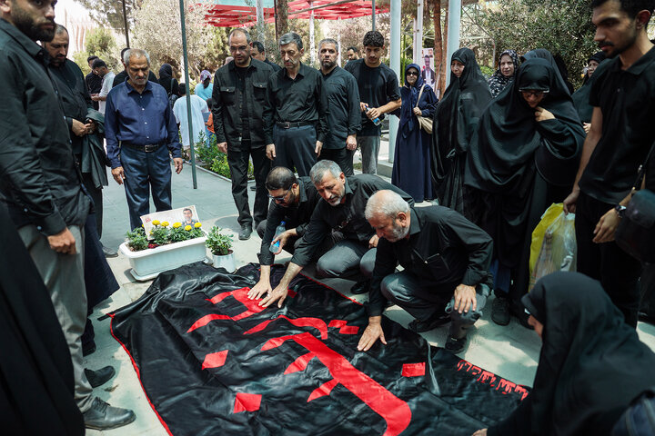 حضور رئیس ستاد اجرایی فرمان امام بر مزار شهدای حملات رژیم صهیونیستی