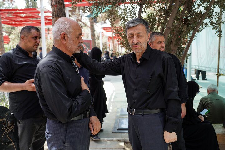 حضور رئیس ستاد اجرایی فرمان امام بر مزار شهدای حملات رژیم صهیونیستی