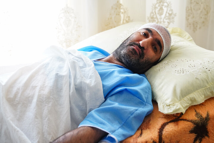 دیدار رئیس ستاد اجرایی فرمان امام با جانبازان و خانواده شهید حمله به کارخانه سپنتا