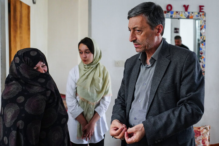 دیدار رئیس ستاد اجرایی فرمان امام با جانبازان و خانواده شهید حمله به کارخانه سپنتا