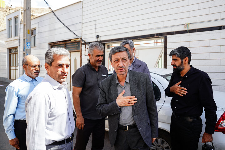 دیدار رئیس ستاد اجرایی فرمان امام با جانبازان و خانواده شهید حمله به کارخانه سپنتا