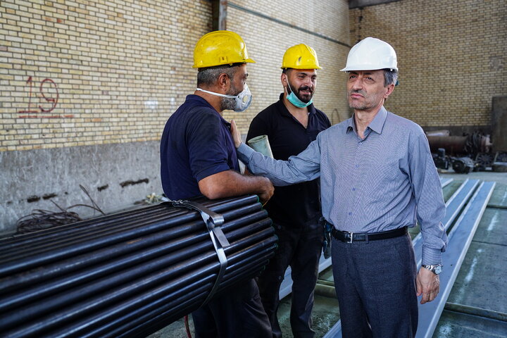 بازدید رئیس ستاد اجرایی فرمان امام از کارخانه سپنتای مرند