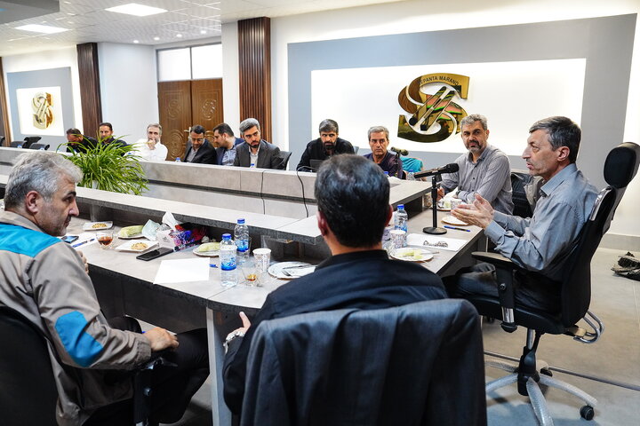 بازدید رئیس ستاد اجرایی فرمان امام از کارخانه سپنتای مرند