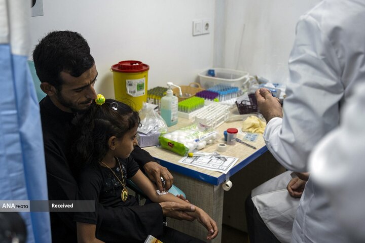 از نگاه رسانه/ خدمت‌رسانی بیمارستان سیار برکت در عمود ۹۸۹ به زائران اربعین حسینی