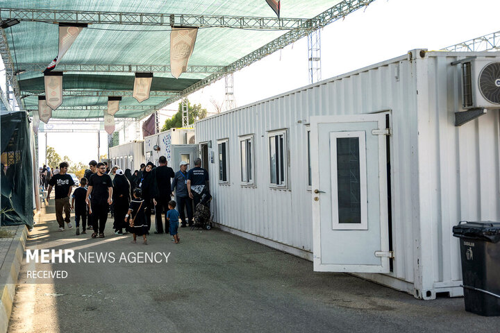 از نگاه رسانه/ خدمت‌رسانی بیمارستان سیار برکت در عمود ۹۸۹ به زائران اربعین حسینی