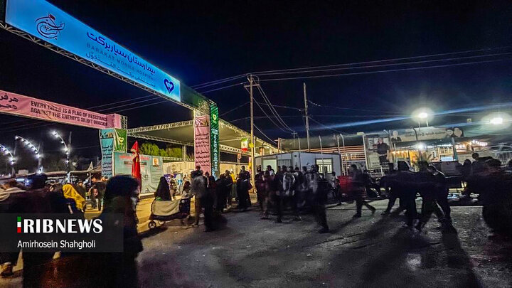 از نگاه رسانه/ خدمت‌رسانی بیمارستان سیار برکت در عمود ۹۸۹ به زائران اربعین حسینی