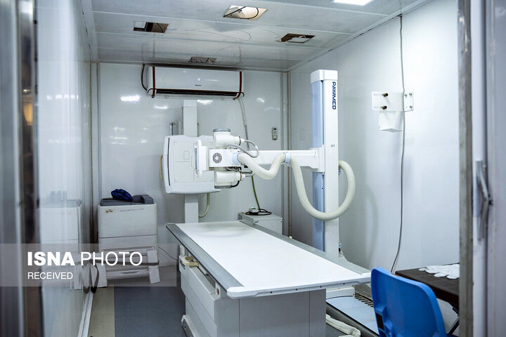 از نگاه رسانه/ خدمت‌رسانی بیمارستان سیار برکت در عمود ۹۸۹ به زائران اربعین حسینی